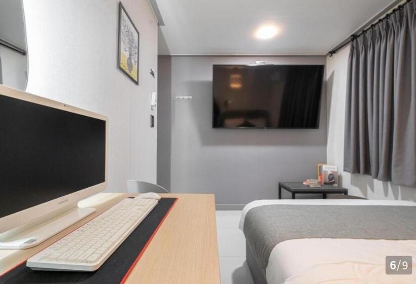 Quarto Estandar, Ggumgguda