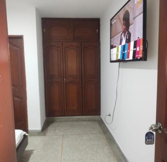 标准间, Los Arcángeles