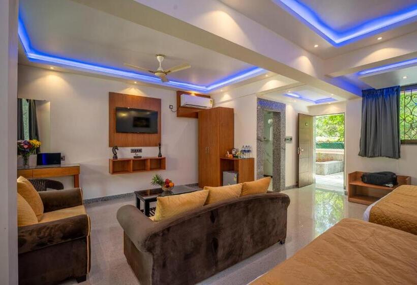 חדר משפחתי, Maurya Residency