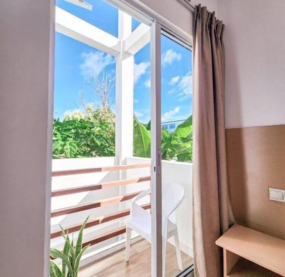 Standard Trippelrum med Balkong, Raalhu Fonu Maldives