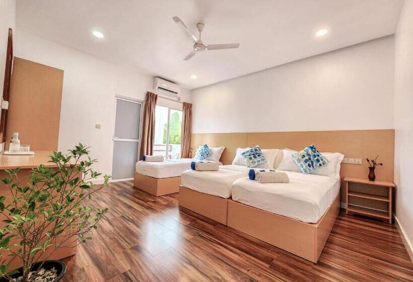 Standard Trippelrum med Balkong, Raalhu Fonu Maldives