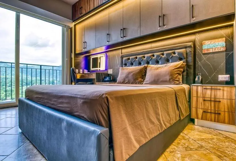 Executive-sviitti, Secretjaco   Luxury Beach Front Penthouse With Pool & Jacuzzi