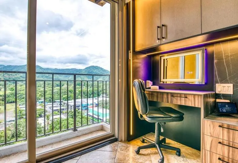 Executive-sviitti, Secretjaco   Luxury Beach Front Penthouse With Pool & Jacuzzi