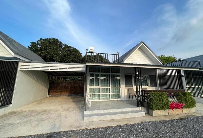 디럭스 룸 킹사이즈 침대, Nuttida Resort ณัฐธิดา รีสอร์ท