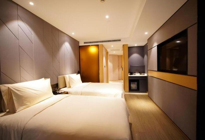 Номер Superior, Atour Hotel Gangding Metro Station Taikoo Hui Tianhe Guangzhou Free Shuttle Bus Service Between