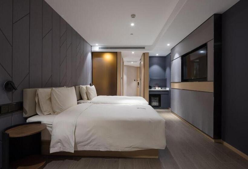 Номер Superior, Atour Hotel Gangding Metro Station Taikoo Hui Tianhe Guangzhou Free Shuttle Bus Service Between