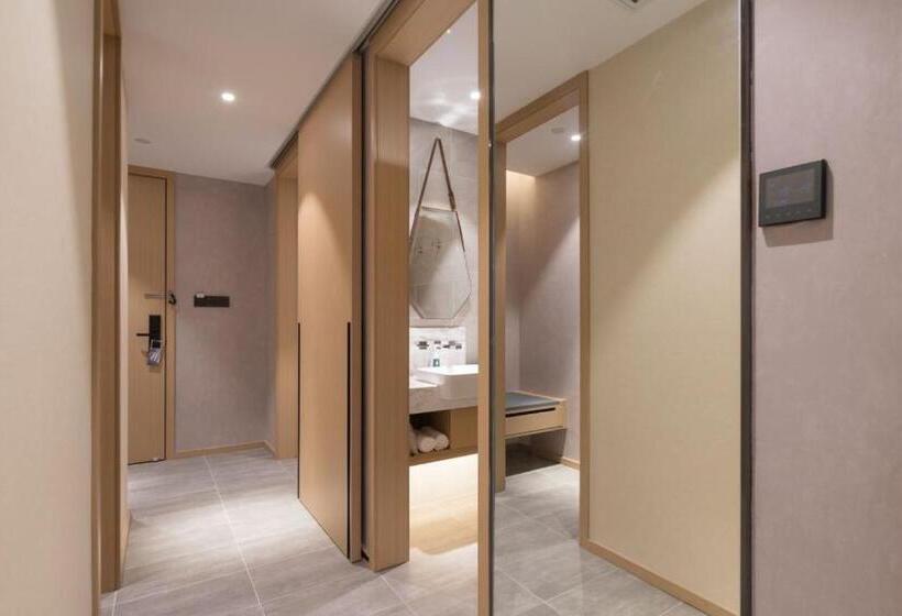 Семейный Номер, Atour Hotel Gangding Metro Station Taikoo Hui Tianhe Guangzhou Free Shuttle Bus Service Between