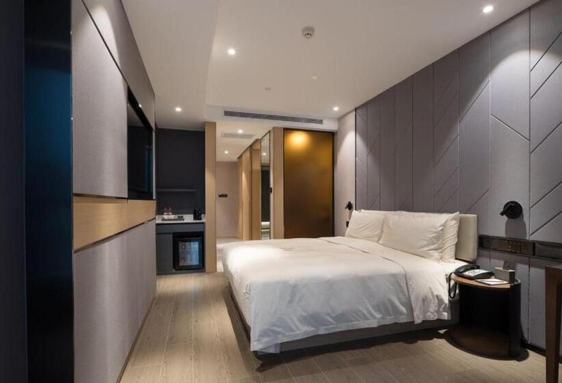 Семейный Номер, Atour Hotel Gangding Metro Station Taikoo Hui Tianhe Guangzhou     Free Shuttle Bus Service Between