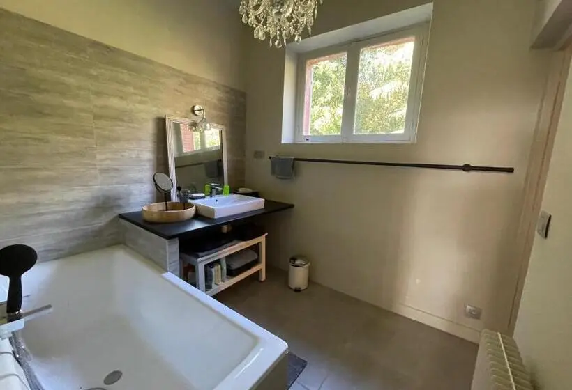 Standard-huone Puutarhanäkymä, Suite Près De Chambord