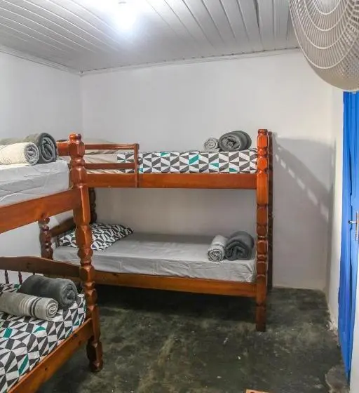 Standard Neljän Hengen Huone Jaettu Kylpyhuone, Calango Hostel