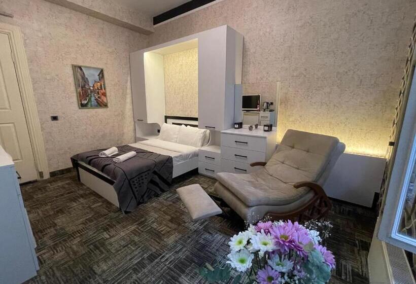 带花园景观的标准工作室, Es Moda