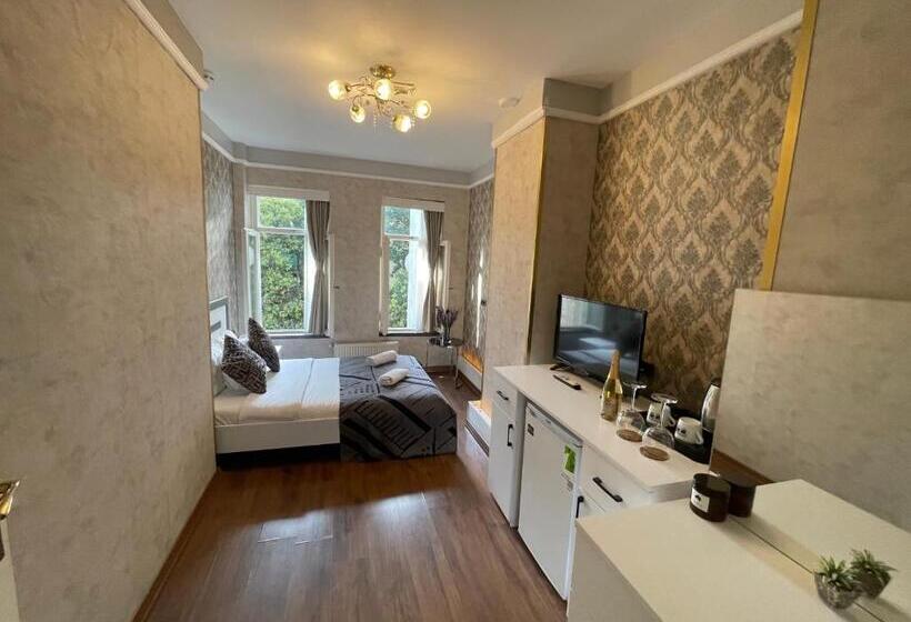 带园景的小型套房, Es Moda