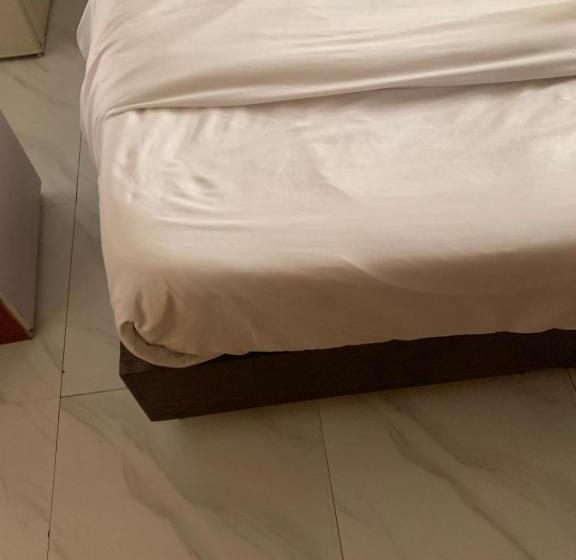 اتاق اکونومی, Canada World Event Centre, Fitness And