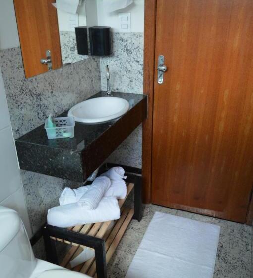 غرفة ديلوكس, Di Genova