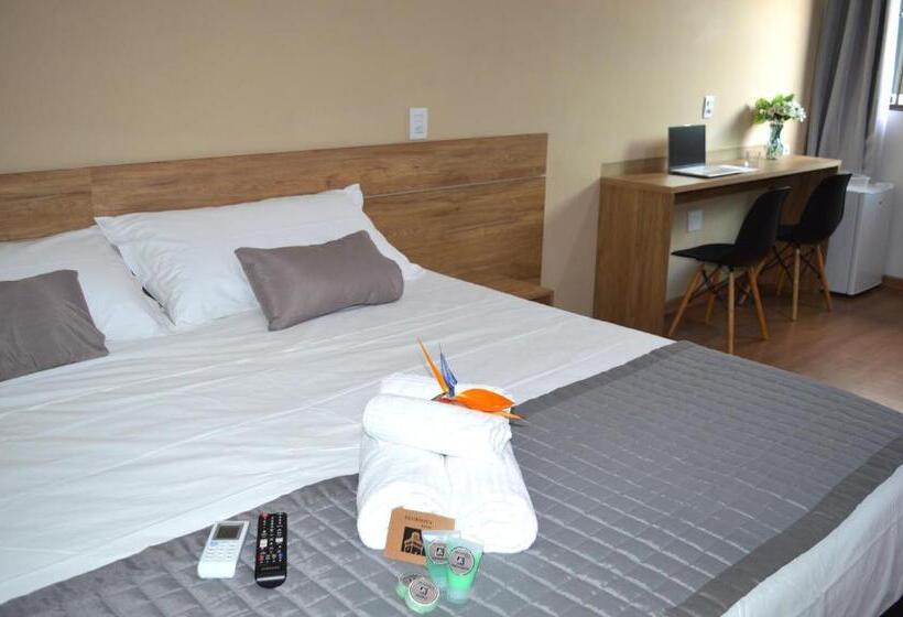 غرفة ديلوكس, Di Genova