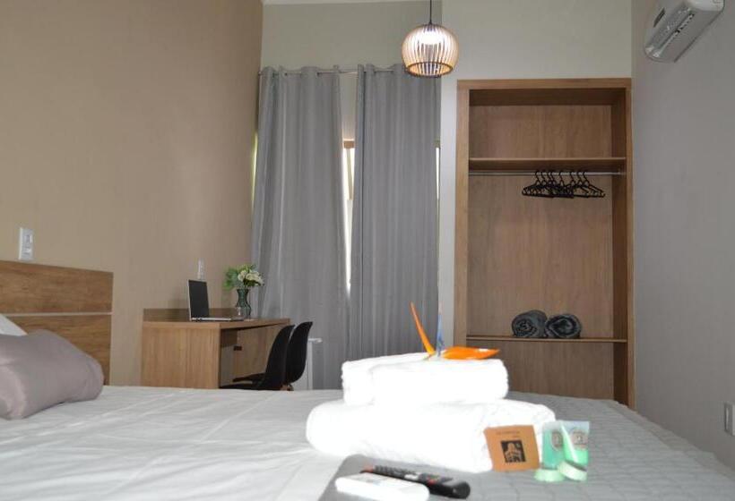 غرفة ديلوكس, Di Genova