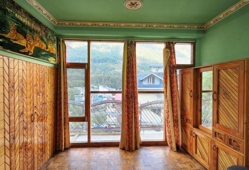 غرفة قياسية, Jubilant Express