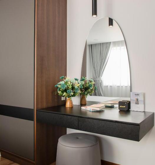 اتاق لوکس با تخت بزرگ, Khang S House