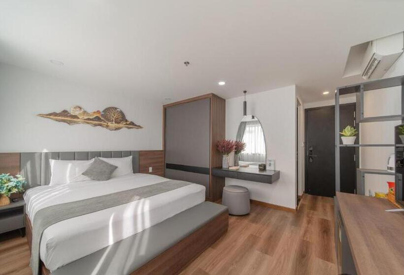 اتاق لوکس با تخت بزرگ, Khang S House