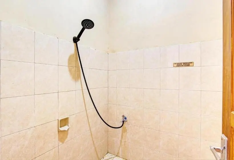 Habitació Estàndard, Oyo 93208 Guest House Cemara 2