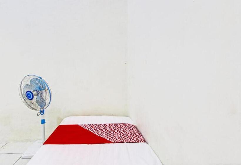 Номер Стандарт, Oyo 93208 Guest House Cemara 2