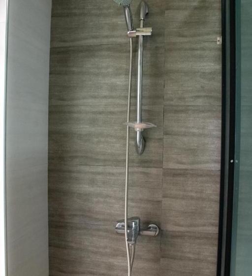 带阳台的三人标准间, Amanzi Residence