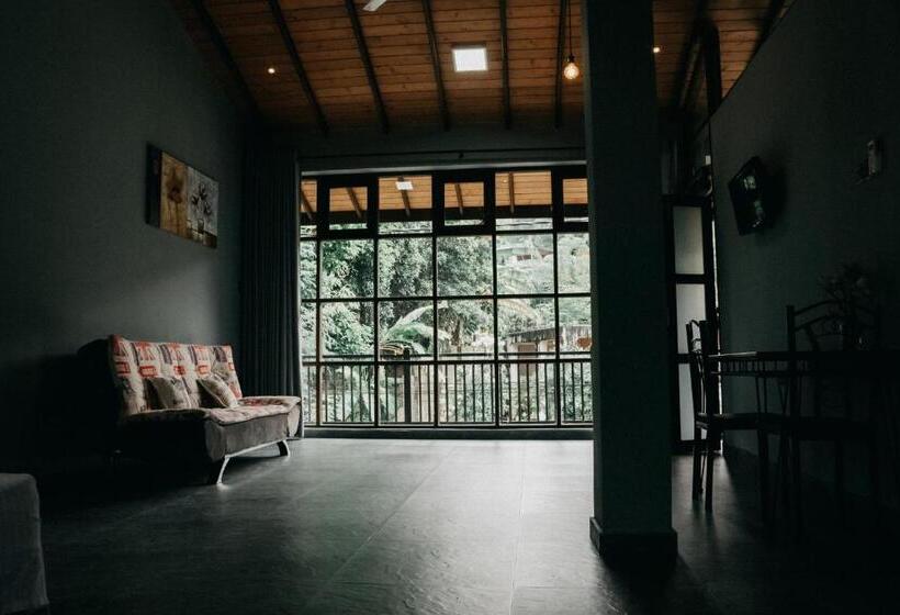 Трехместный Номер Стандарт с Балконом, Amanzi Residence