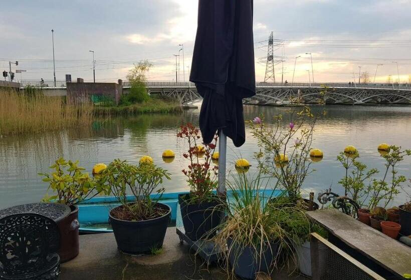 اتاق لوکس, Kelly S Euphrate Houseboat