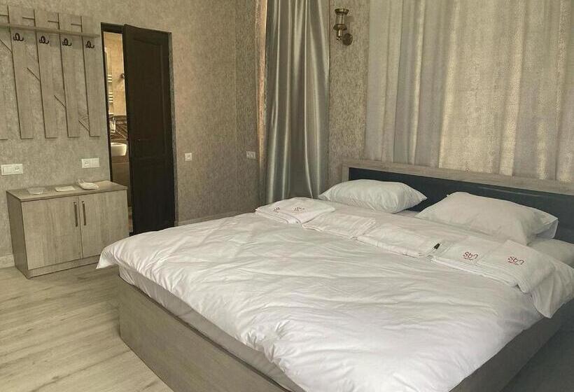 اتاق لوکس, Tegh