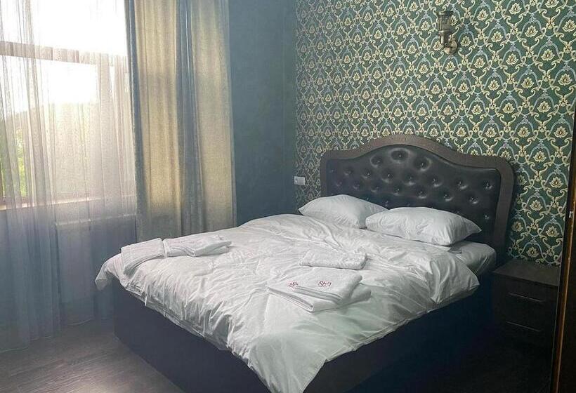 اتاق لوکس, Tegh