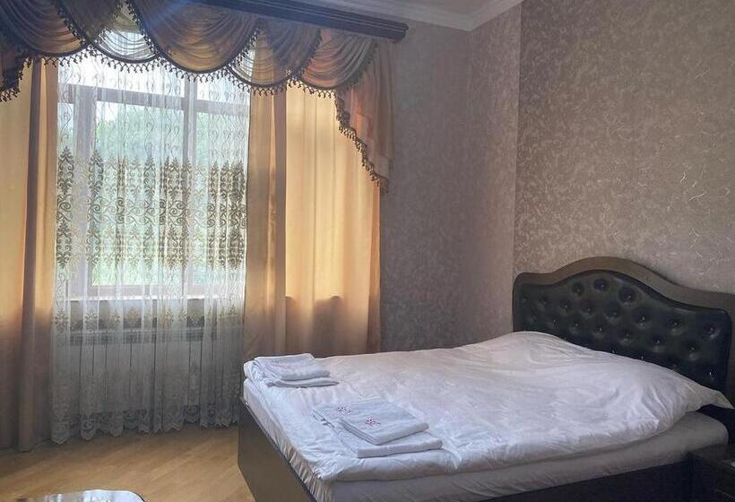 اتاق لوکس, Tegh