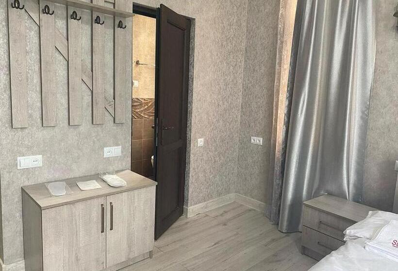 اتاق لوکس, Tegh