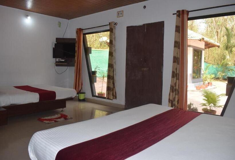 Четырехместный Номер Deluxe, Coorg Anekadu Resort