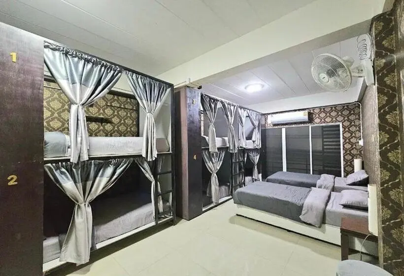 ルームシェアのワンベッド, Future Hostel Pattaya