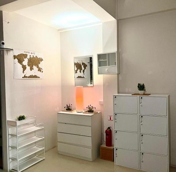 ルームシェアのワンベッド, Future Hostel Pattaya