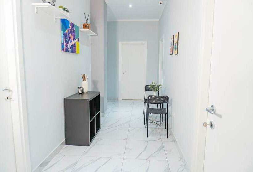 اتاق لوکس, Hostel Partenope
