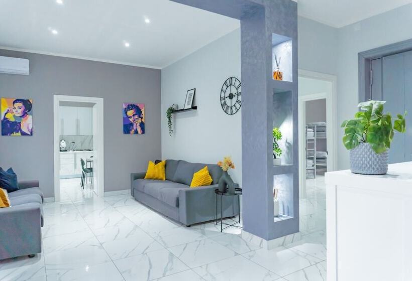 اتاق لوکس, Hostel Partenope