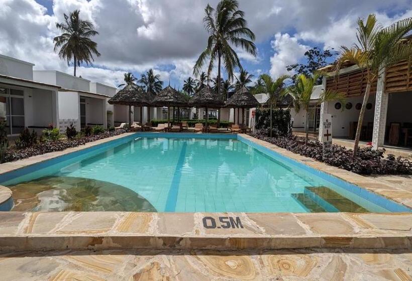 غرفة قياسية مطلّة علي حمام السباحة, Mafia Dream