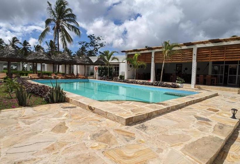 غرفة قياسية مطلّة علي حمام السباحة, Mafia Dream