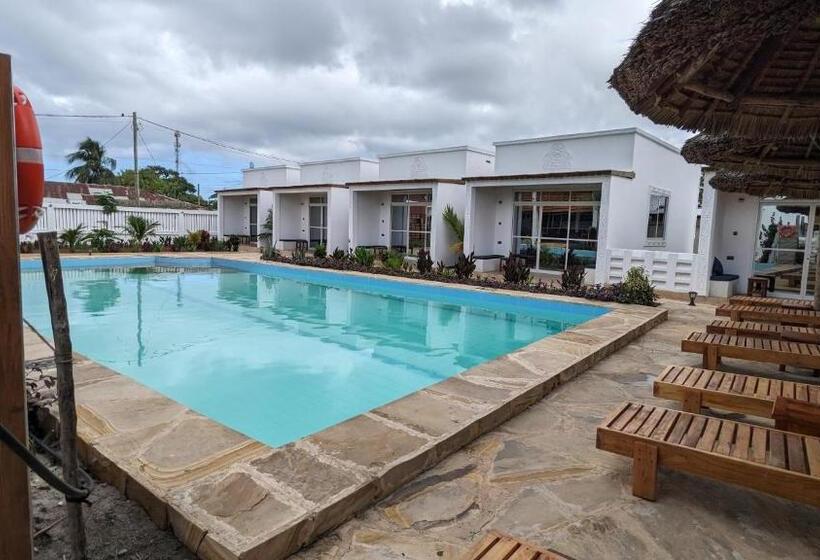 غرفة قياسية مطلّة علي حمام السباحة, Mafia Dream