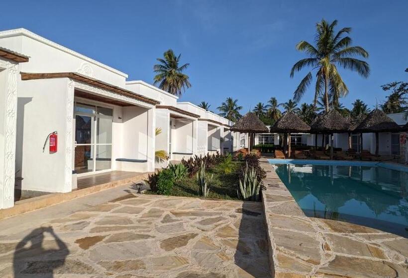 غرفة قياسية مطلّة علي حمام السباحة, Mafia Dream