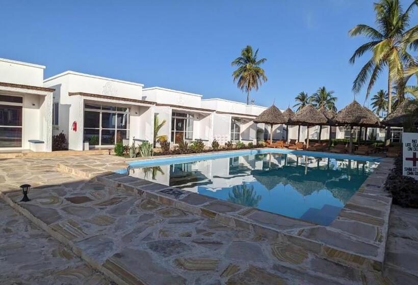 غرفة قياسية مطلّة علي حمام السباحة, Mafia Dream