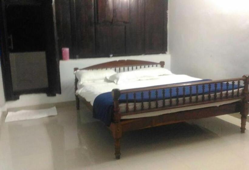 トリプルクラシックルーム, Oyo Flagship Meadow View Inn