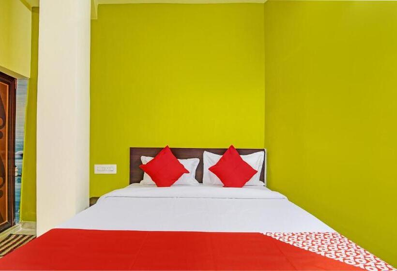 Classic Kolmen Hengen Huone, Oyo The Glory