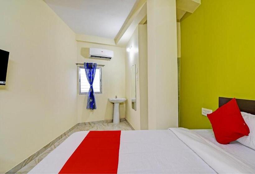 Classic Kolmen Hengen Huone, Oyo The Glory