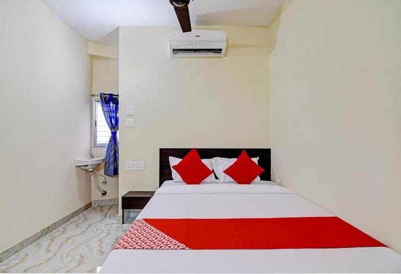 Classic Kolmen Hengen Huone, Oyo The Glory