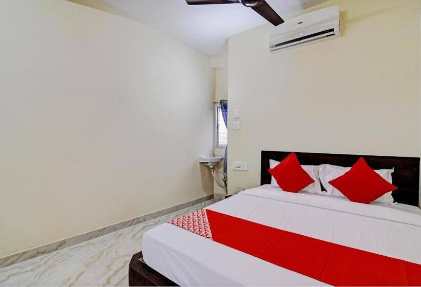 Classic Kolmen Hengen Huone, Oyo The Glory