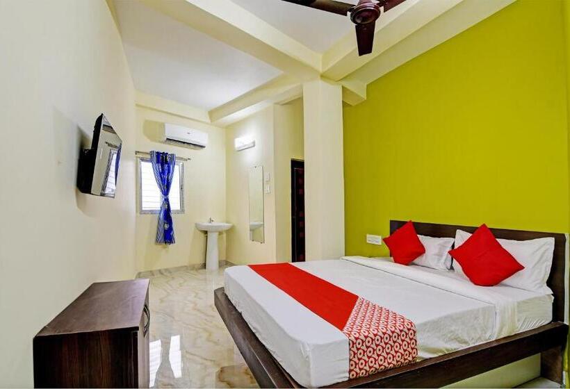 Classic Kolmen Hengen Huone, Oyo The Glory