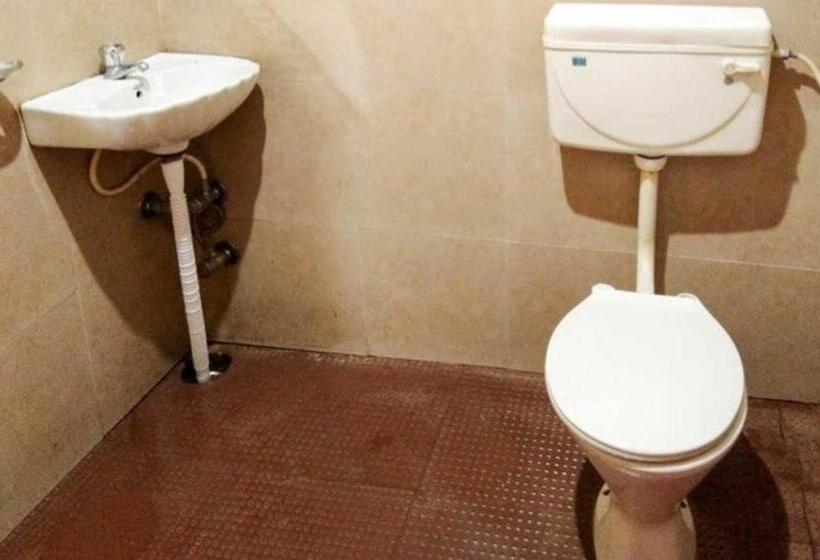 Трехместный Номер Классика, Oyo Village Inn