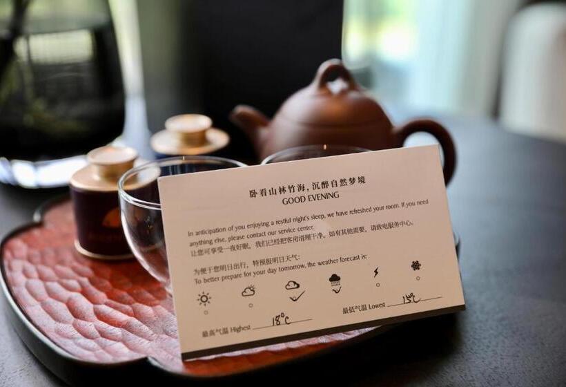 带大床的豪华间, Phoenix River Yixing